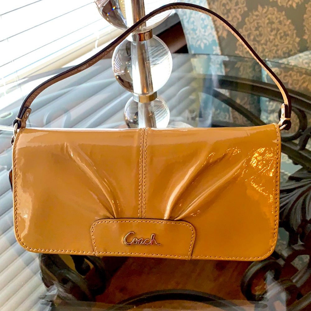 Coach cute wristlet